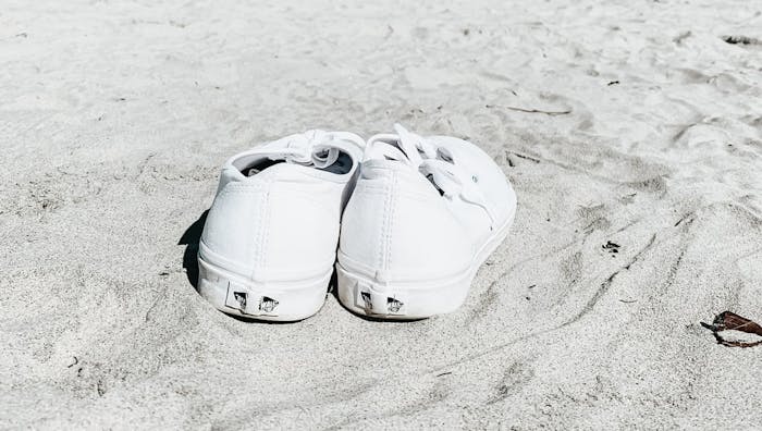3 råd: Sådan du dine hvide sneakers hvide igen | Vi Unge