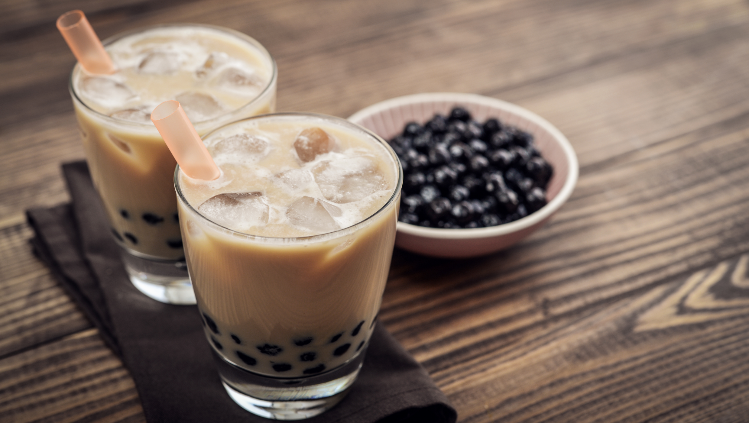 Bubble tea er mega-lækkert og kan købes mange steder i landet. Men tænk nu hvis du bare kunne lave den selv derhjemme! Få opskriften her. 