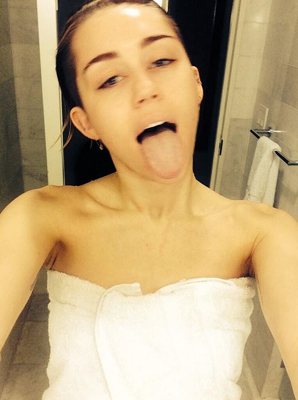 Miley Cyrus, selfie, makeup