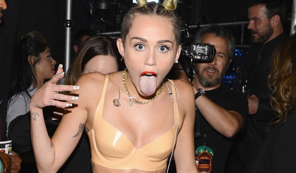 Miley Cyrus, VMA, optræden