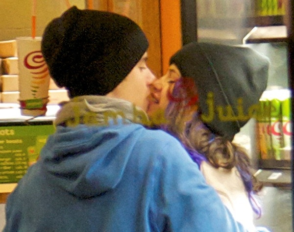 Justin Bieber, Selena Gomez, snaver, kysser, gossipbloggen, Disneyland, kysser