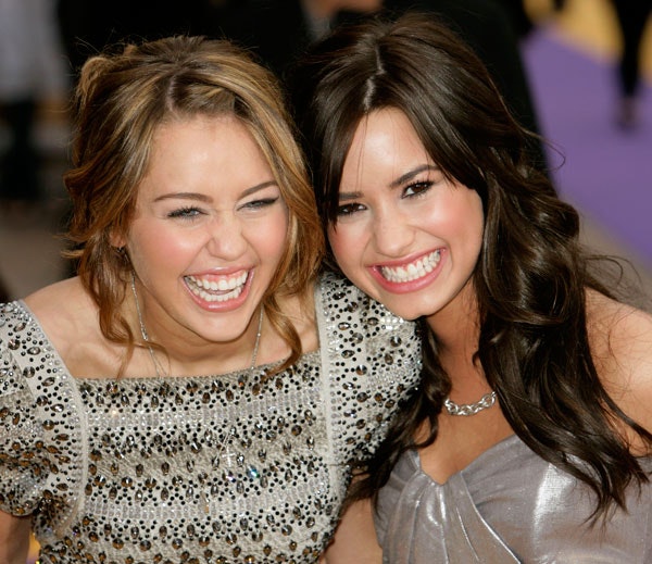 Demi Lovato taler ud om sit forhold til Miley Cyrus