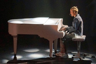 Justin Bieber på scenen på Purpose-turnéen
