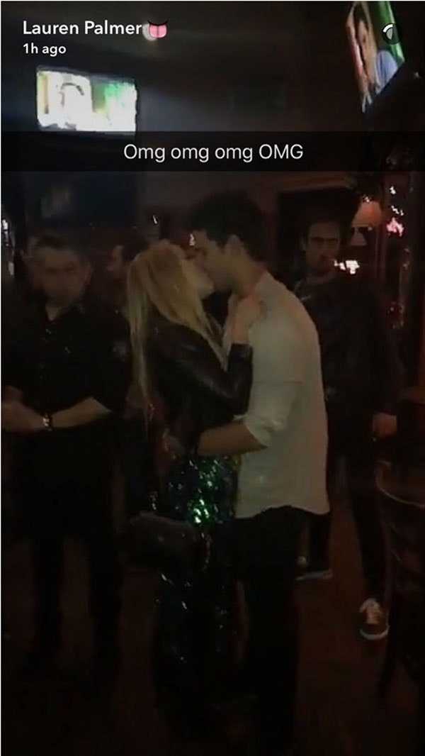 Taylor Lautner kysser Billie Lourd